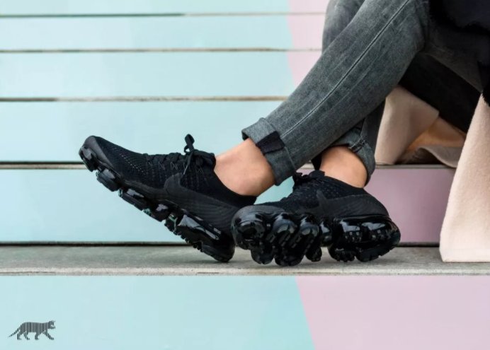 girls vapormax black