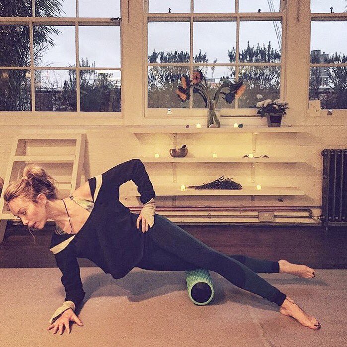 <a href="/karisscarlette/">Karis Scarlette</a> showing us how to roll post flight this Monday 💃 #travelbag #4thdayofchristmas