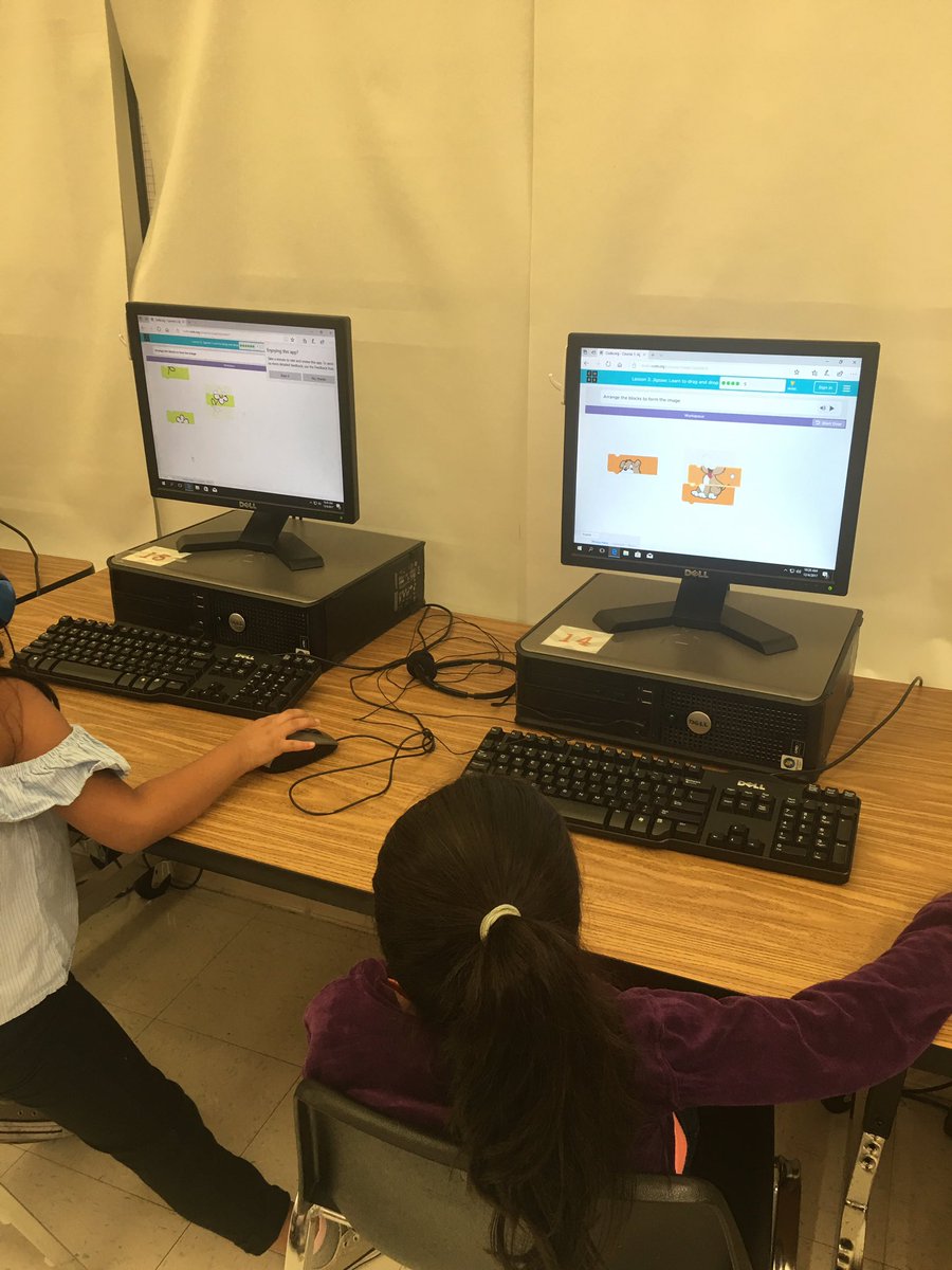 FortComputerLab's tweet image. Jigsaw coding with 1st grade #hourofcode #rcisdjoy @wrfortelem