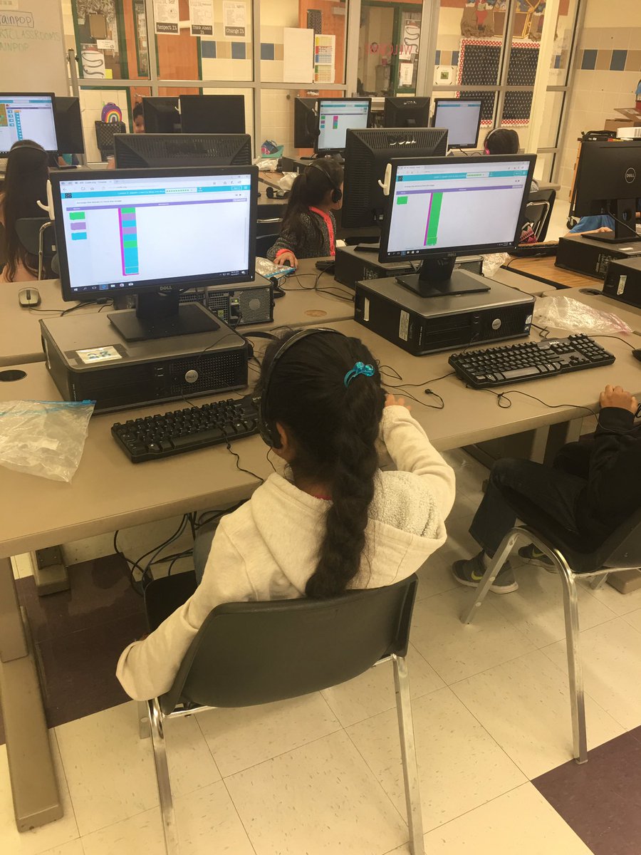 FortComputerLab's tweet image. Jigsaw coding with 1st grade #hourofcode #rcisdjoy @wrfortelem