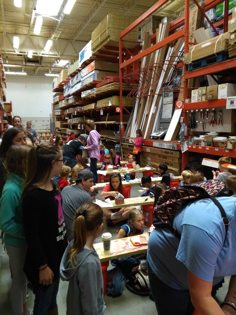 shakerz90's tweet photo. So our #Kidsworkshop got SLAMMED!! It was such a wonderful turnout!! The kids were so excited!! @StacyWaltonTHD @Nichole_Hd @Fuller10j @CharlesEmblerHD @mhbsox @JulieCribbTHD https://t.co/zTjex7kLnp