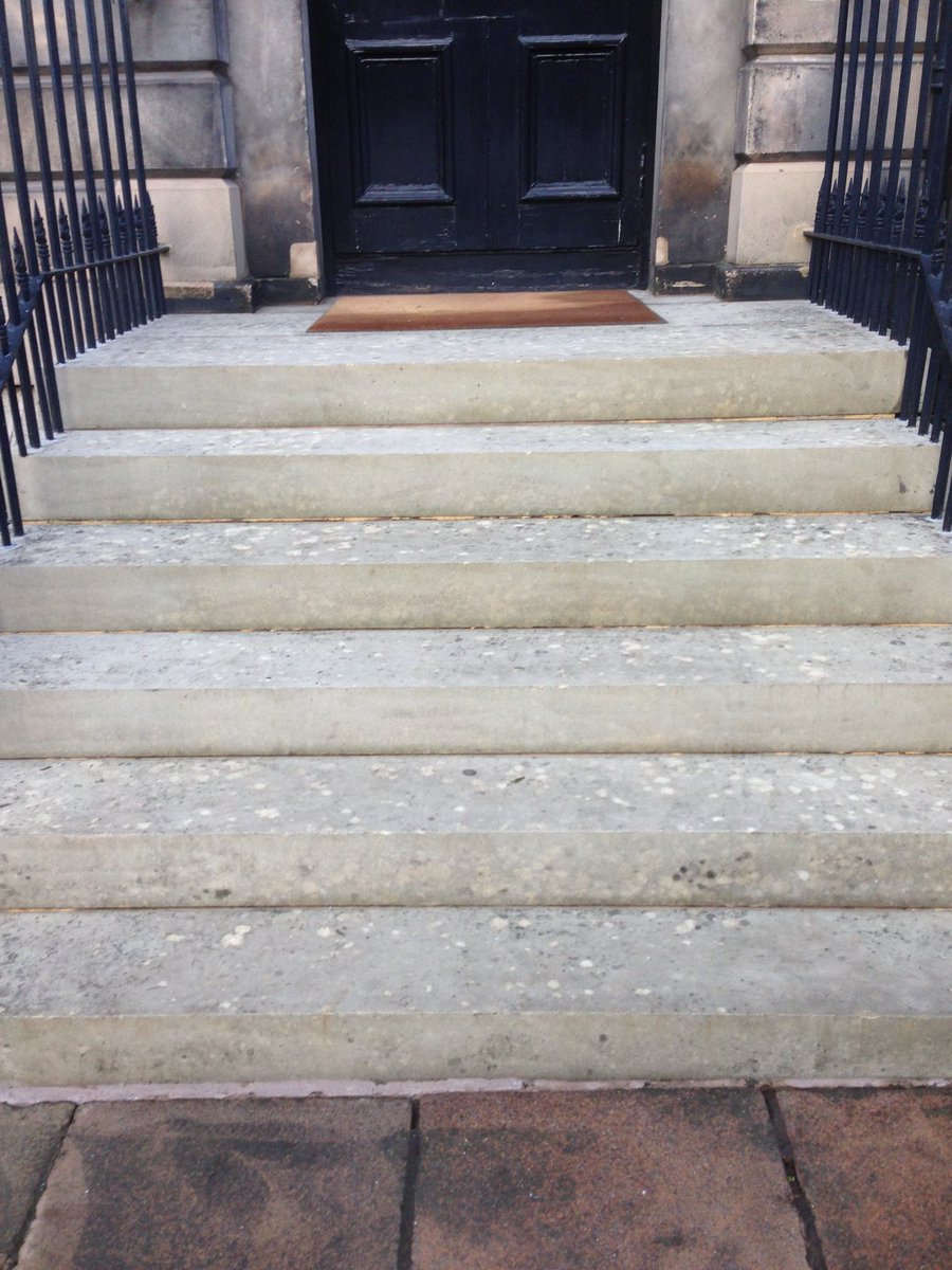 PressureCleanEd's tweet photo. #enhanceyourkerbappeal  Make sure your steps are #clean and #safe this winter! @holyroodboxing https://t.co/n9uR5wPVzt