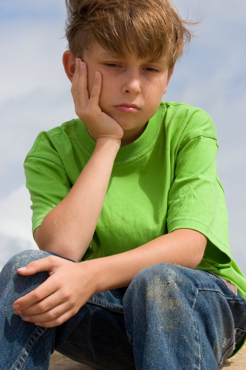 CommunityCareKL's tweet photo. Is your child (ages 6-18) grieving the death of a loved one: a friend, a parent, a sibling, a grandparent? Peer-to-peer support can be very helpful - Consider having them attend the Living Through Loss program! https://t.co/RtxYiDYK5L #GrieveNotAlone https://t.co/VYV0TxQTT2