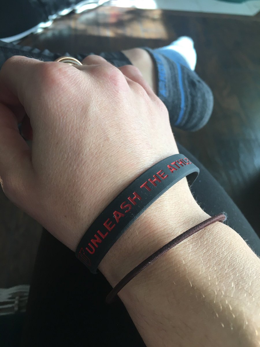 TheMentalClutch's tweet photo. Thanks @UTAthlete for the gift of bracelets and business cards! Loving the design, logo, and color scheme. #TalentNeedsCharacter https://t.co/cMmC9MZc3I