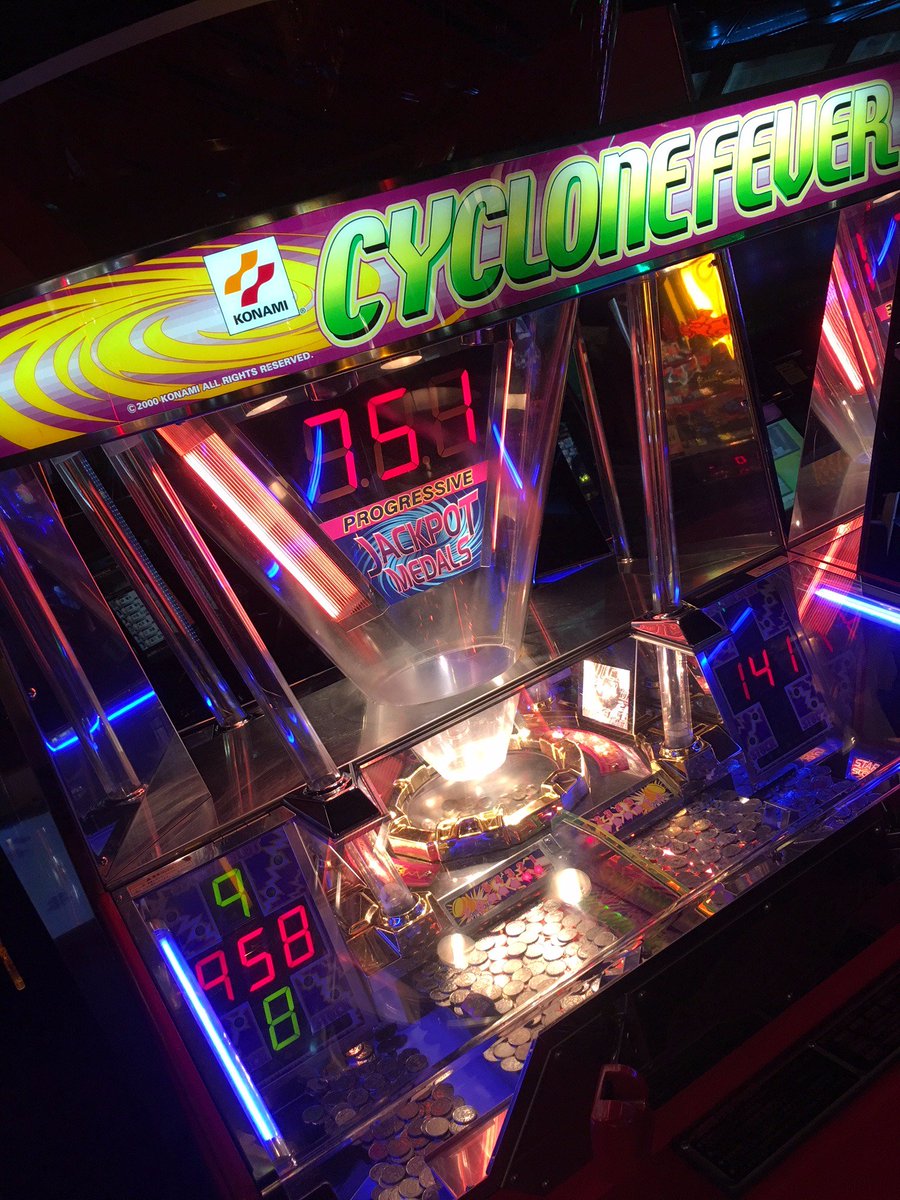 メダル情報】 当店になつかしの機種が入荷！ な、なんと！あのコナミの名作「サイクロンフィーバー」が帰ってきました！  保木間店でも昔置いてあったので、なつかしさを感じるお客様もいらっしゃるのではないでしょうか？ 初めて見るお客様も、ぜひ遊んでみて下さいね ...