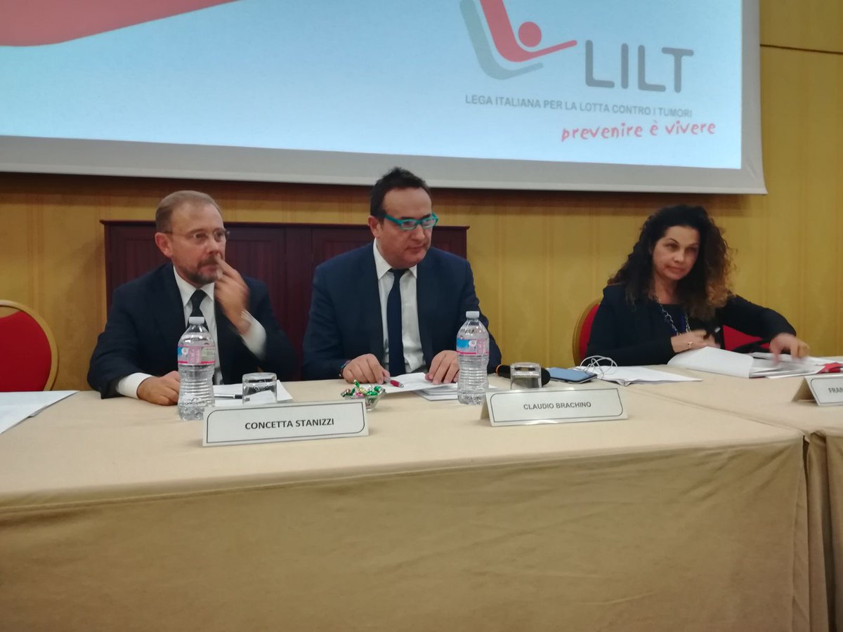 LILTnazionale's tweet photo. Domani 5 dicembre si celebra la 32° Giornata Mondiale del Volontariato. In occasione della II edizione degli Stati Generali del Volontariato, oggi e domani a Roma un confronto fra i vertici #LILT e la nostra “forza lavoro” volontaria, circa 20.000 persone. I LILT YOU https://t.co/Kp78lYQhiX