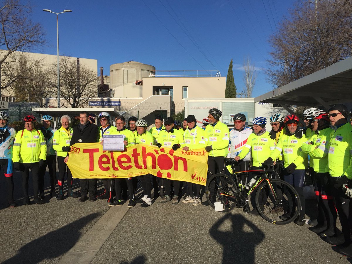 ASGE_DA's tweet photo. Après 3200km cumulés c’est la cérémonie de remise de chèque à Tricastin, une journée bien remplie. Le mistral ne faiblit pas mais demain on sera au départ à Cruas..... https://t.co/Bku6ZgYzUG