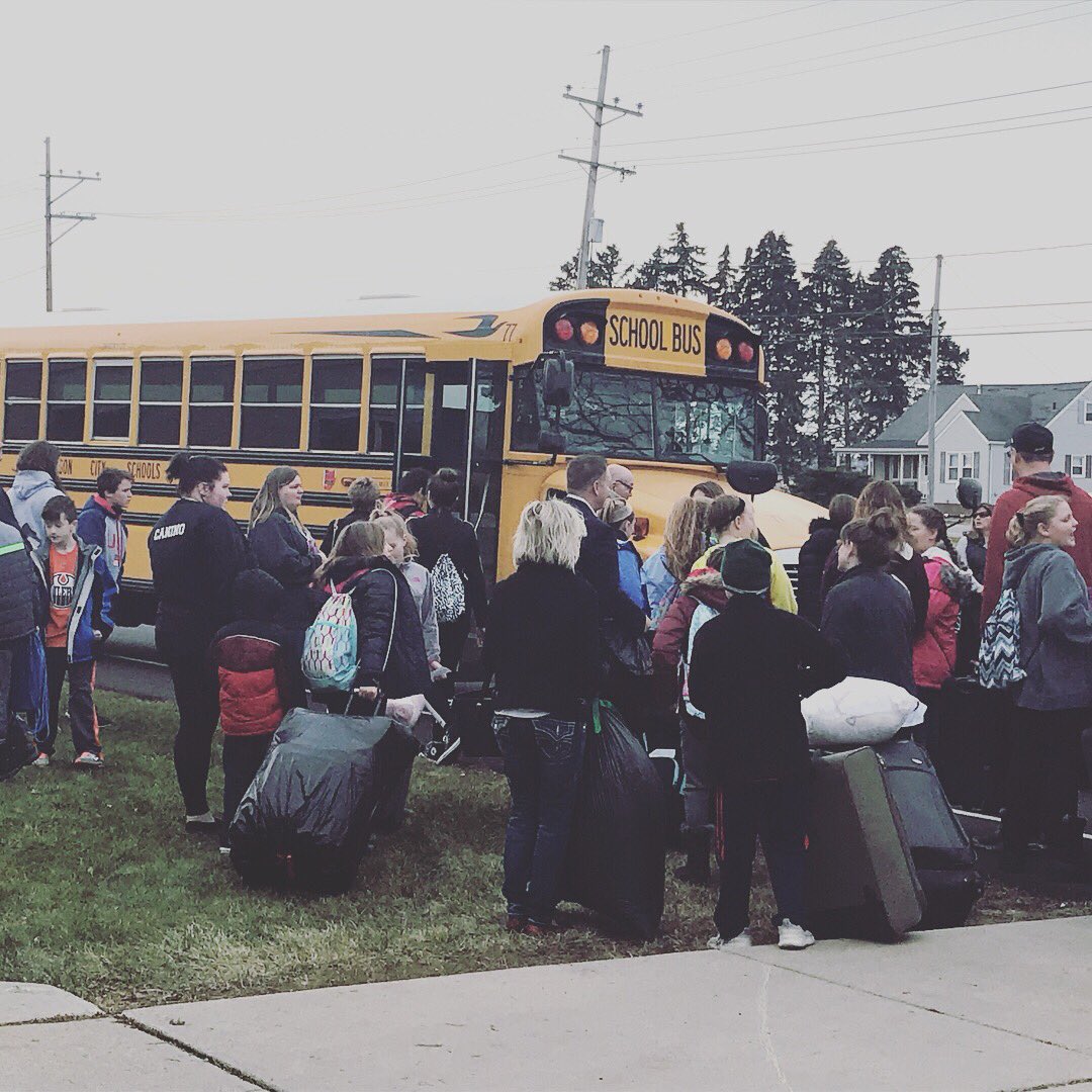 IkeOCSEagles's tweet photo. And they are off! Wishing our second group a fabulous week at camp! #OCSsuccess #IKEproud #camp2017 https://t.co/OTX6vheNld