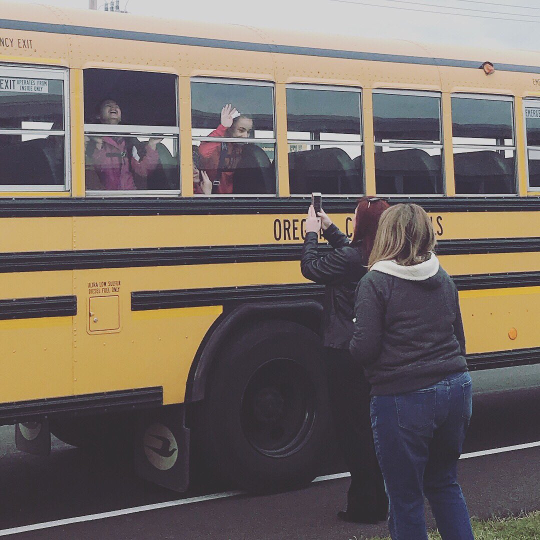 IkeOCSEagles's tweet photo. And they are off! Wishing our second group a fabulous week at camp! #OCSsuccess #IKEproud #camp2017 https://t.co/OTX6vheNld