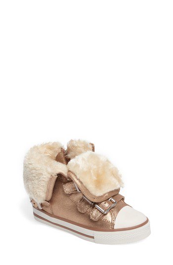 KidStylin's tweet image. Faux fur and glitter! The perfect combo shoe for winter! #sale #ashshoes #kidshoes #hotitem #sneaker #girl ow.ly/m2Py30gZeJ0