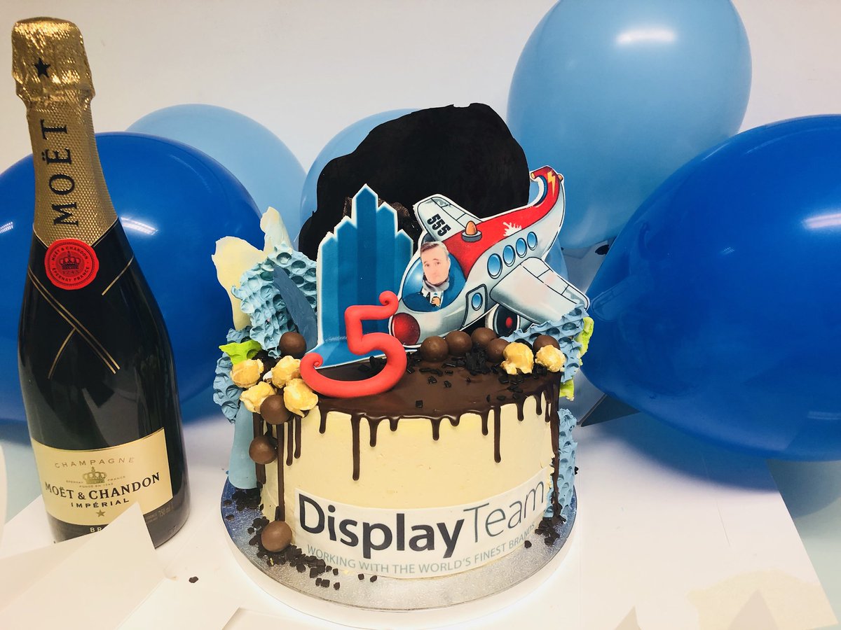 displayteamuk's tweet photo. We are celebrating our 5th birthday here today with some balloons and cake.. and everything blue 😂🙈#happybirthday https://t.co/cGWmNxj2r3