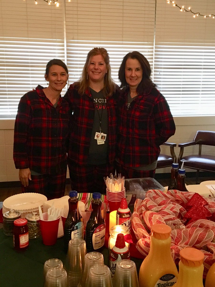 cupchurch77's tweet photo. Santa’s elves made waffles this morning to kick off Christmas at SES!! #pajamaday #10days #sesstyle #TeamDCS https://t.co/X5OWUqi7Zp