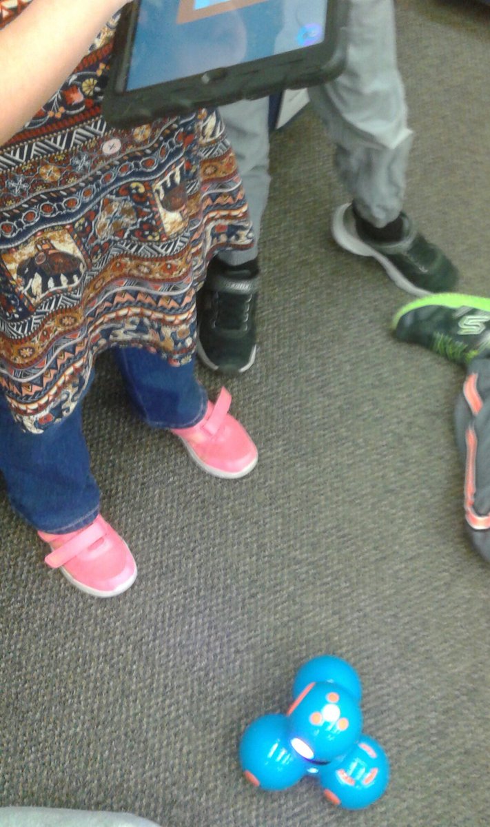 Learning to #code #robots <a href="/Dunlop_PS/">Dunlop Public School</a> <a href="/ocdsb/">OCDSB</a> #ocdsbcodes #OntarioCodes