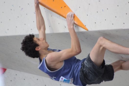 Tracsis's tweet photo. @Tracsis' young athlete @hamishclimbing celebrates his successful 2017 season! https://t.co/PceCjPdfIo https://t.co/ck5QJCqsM2