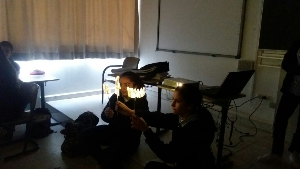 RHHS_ArabicDept's tweet photo. عرض ظلال ممتع وفريد قامت به طالبات من ES1 A أخبرن فيه قصة داحس والغبراء من وحي العصر الجاهلي. https://t.co/0y7nI4FHns