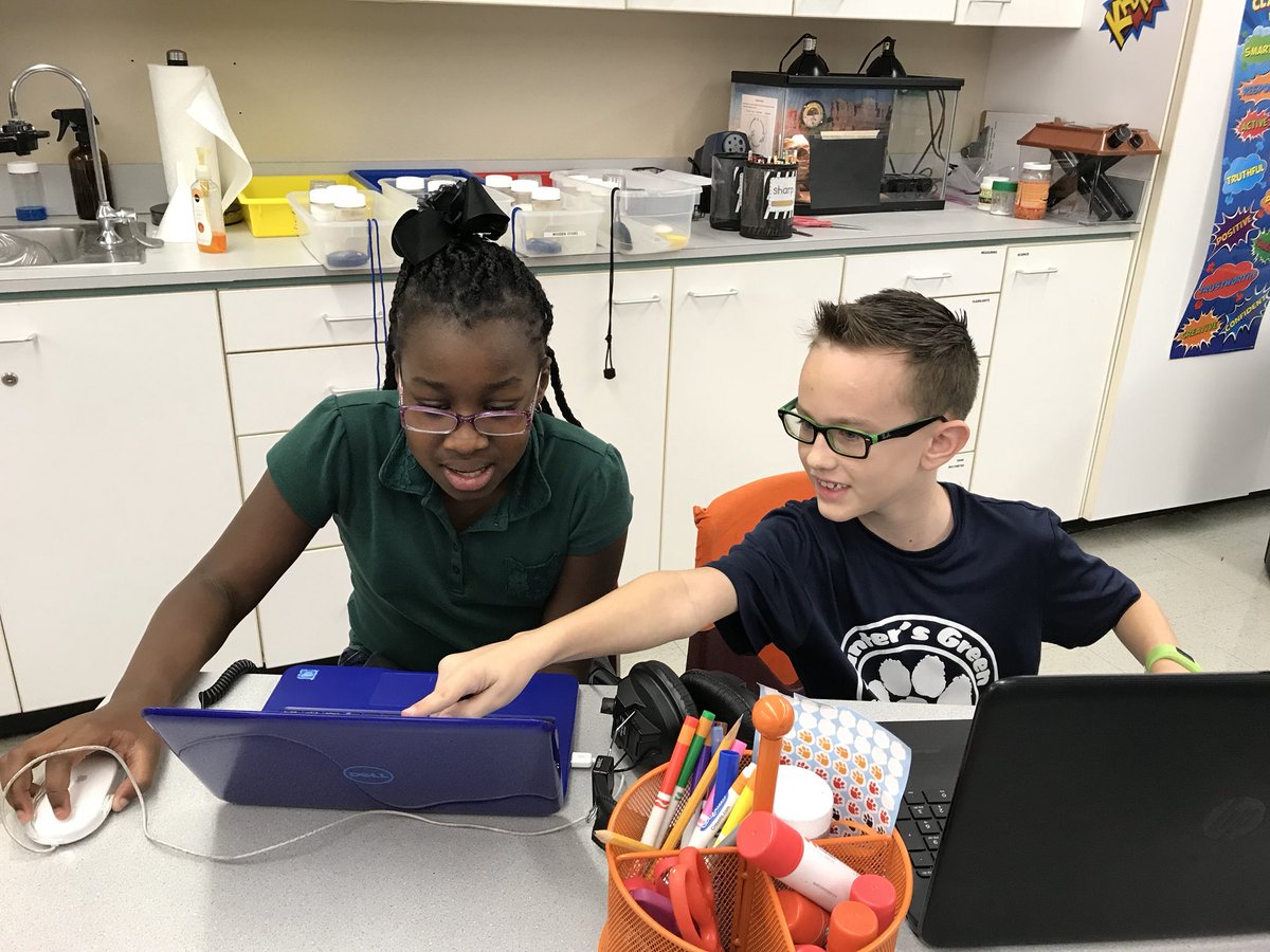 MsPahl_HGE's tweet photo. A great way to start our Monday... #HourOfCode2017 @hourofcode @hgepanthers @Gifted_HCPS https://t.co/2j8FBSEgmZ