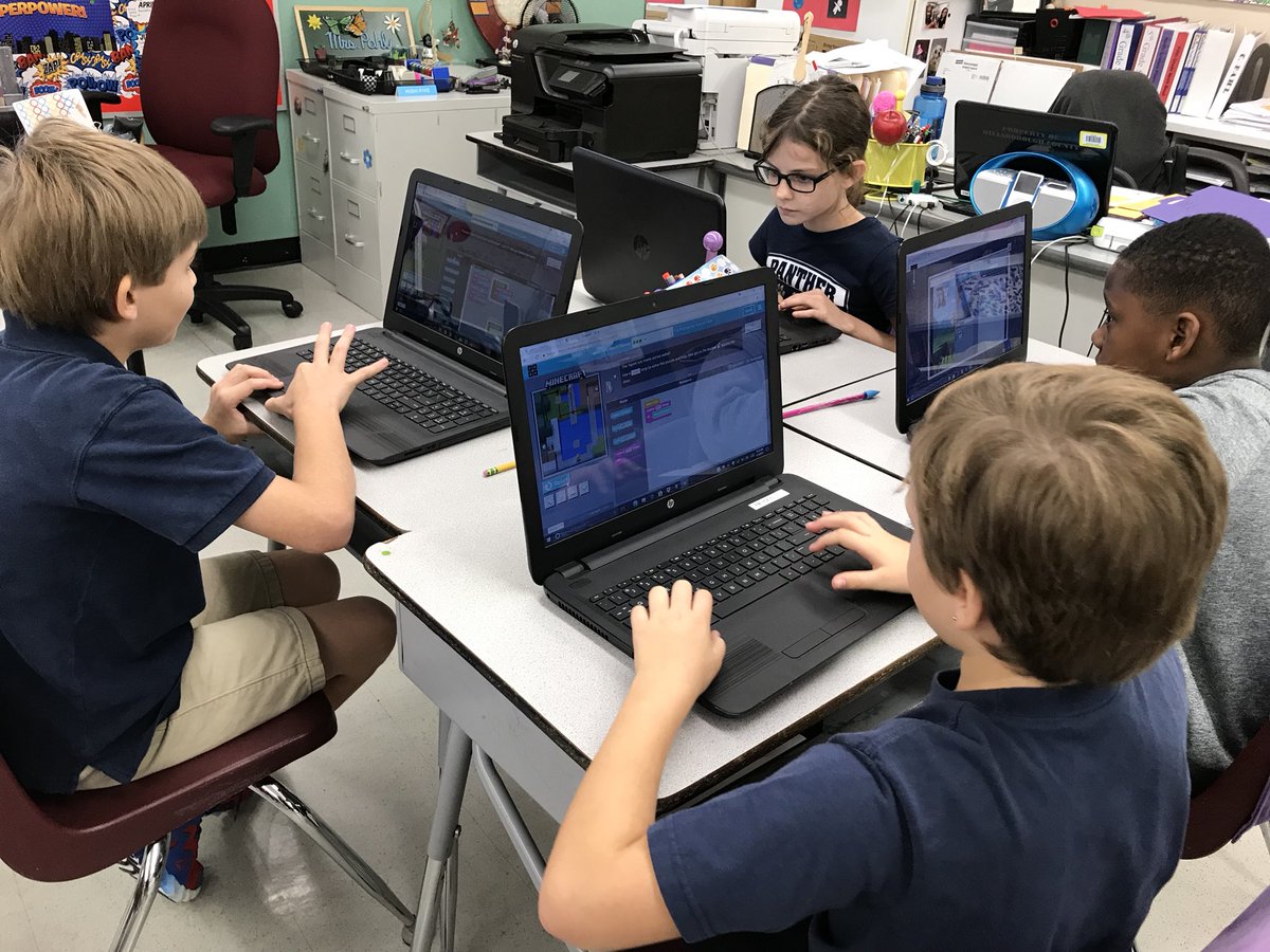 MsPahl_HGE's tweet photo. A great way to start our Monday... #HourOfCode2017 @hourofcode @hgepanthers @Gifted_HCPS https://t.co/2j8FBSEgmZ