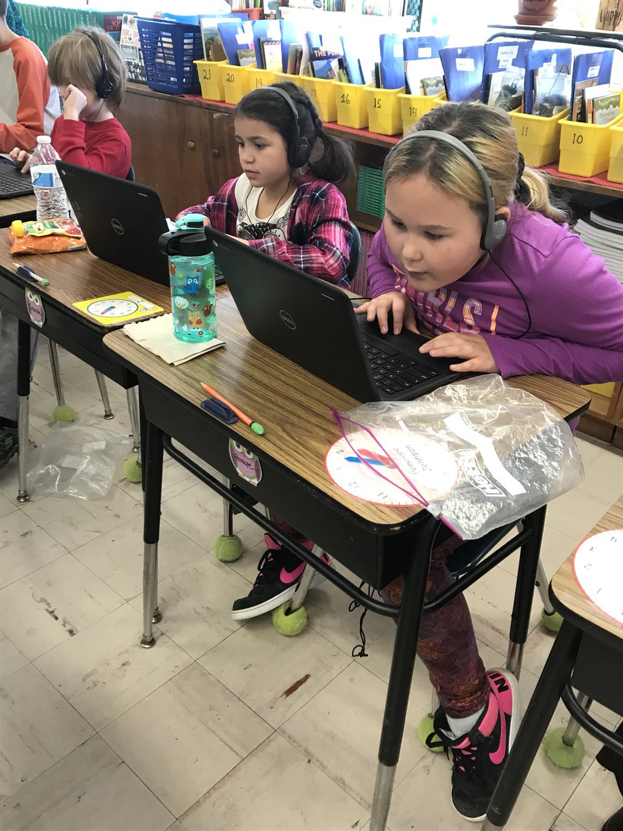 Third graders participating in the Hour of Code #BulldogEd