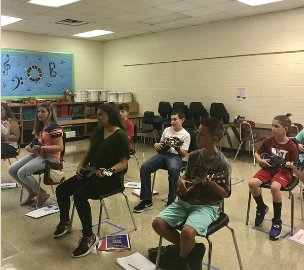 South Davidson Middle School music teacher Andrew Litten is working hard to fund a Donor's Choice program for Melodicas, a keyboard instrument akin to a piano mixed with harmonica. Click here to help: bit.ly/2ByogAF <a href="/southdms/">SouthDavidsonMiddle</a> <a href="/dcsnc/">@DCSNC</a> <a href="/NCMEA/">NCMEA</a> #dcsarts #musicmakesmenc