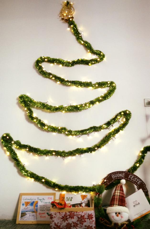 arniapeople's tweet photo. Il primo #Natale nella nuova Factory
Quest'anno abbiamo messo sotto l'albero i calendari del progetto #Filippide che da anni a #Livorno e in tutta Italia aiuta i giovani atleti con #autismo. Potete acquistarli al costo di 10€. Il ricavato sarà devoluto interamente al progetto. https://t.co/ku6g88oBcB