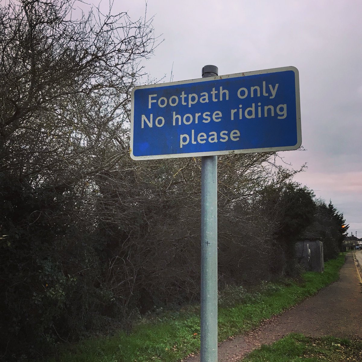 _LiamWalker_'s tweet image. #CountryProblems