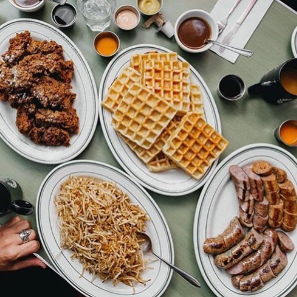 Monday morning has us thinking about this delicious brunch from @saveonmeats 😍 Is it Saturday morning yet?