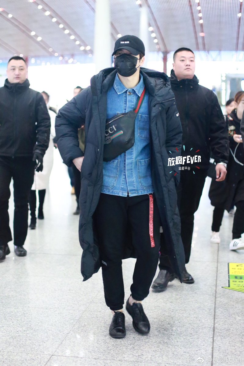 GOT7&#39;s fashion on Twitter: &quot;[171204] Jackson carrying Gucci Print Leather Belt Bag at 观塘APM FM ...