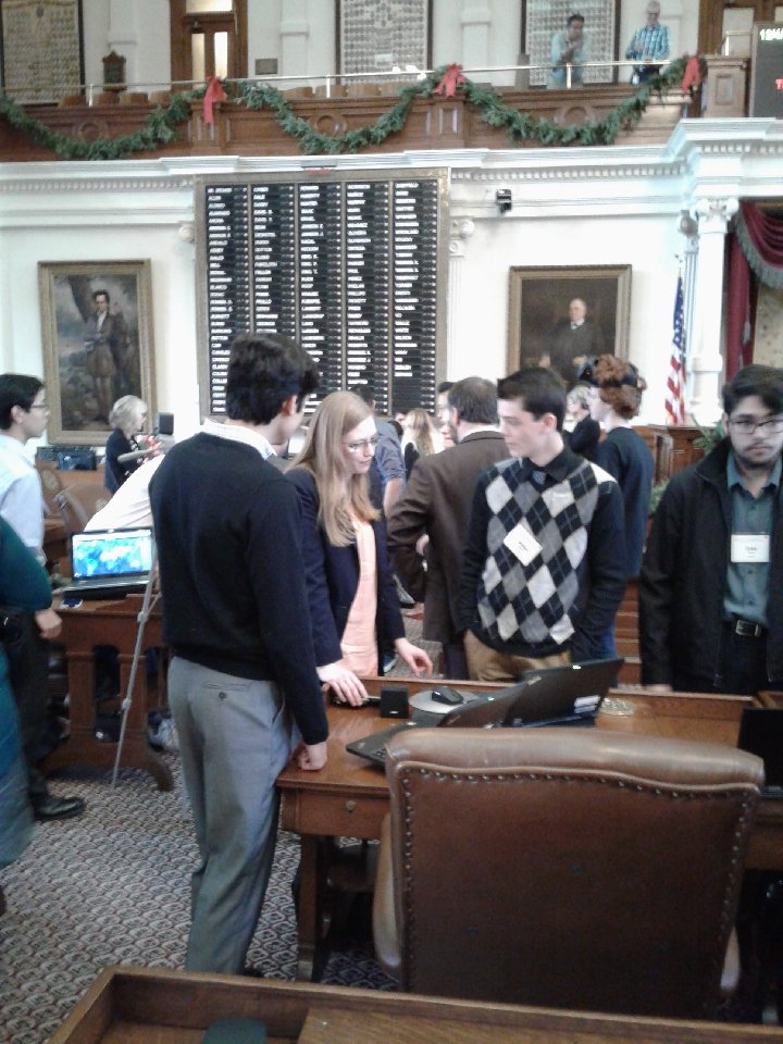 LeanderCTE's tweet image. Vista Ridge computer science students showcasing their coding skills at Texas Capitol. #LISDcodes