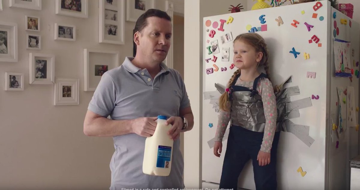 ReklameCheck's tweet photo. Wenn die #Kids zu #Weihnachten2017 nerven ... einfach wie  #ALDI machen und an den Kühlschrank kleben.
#Werbespot #commercial #kinder #lustig #erziehung
https://t.co/fR9wGFeWSM https://t.co/kwoMB2wbBq