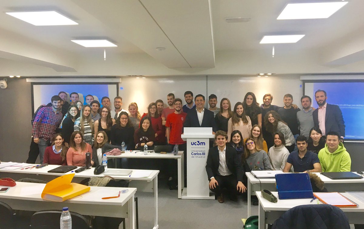 LSaezJauregui's tweet photo. En el campus de la Universidad Carlos III de Madrid @uc3m, en clase con los alumnos del Máster en Actuariales y Financieras.
Gran promoción🥇 https://t.co/nwYSvQ1VkS