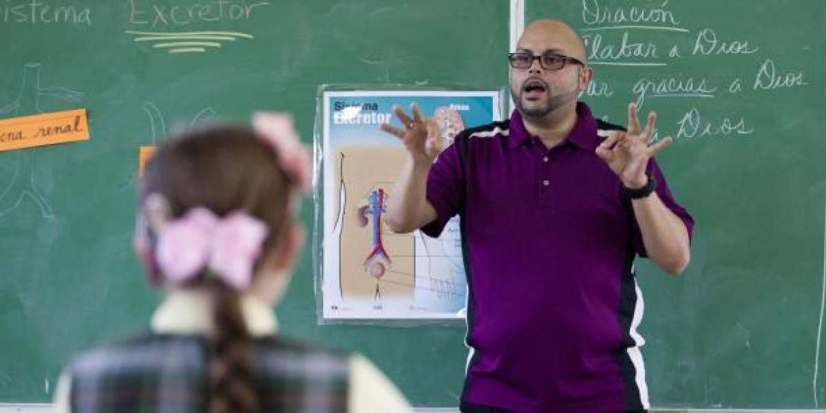 Metro_PR's tweet photo. Senado aprueba a viva voz incluir clases de lenguaje de señas en las escuelas https://t.co/85VihX342i https://t.co/akAFc8FbMa