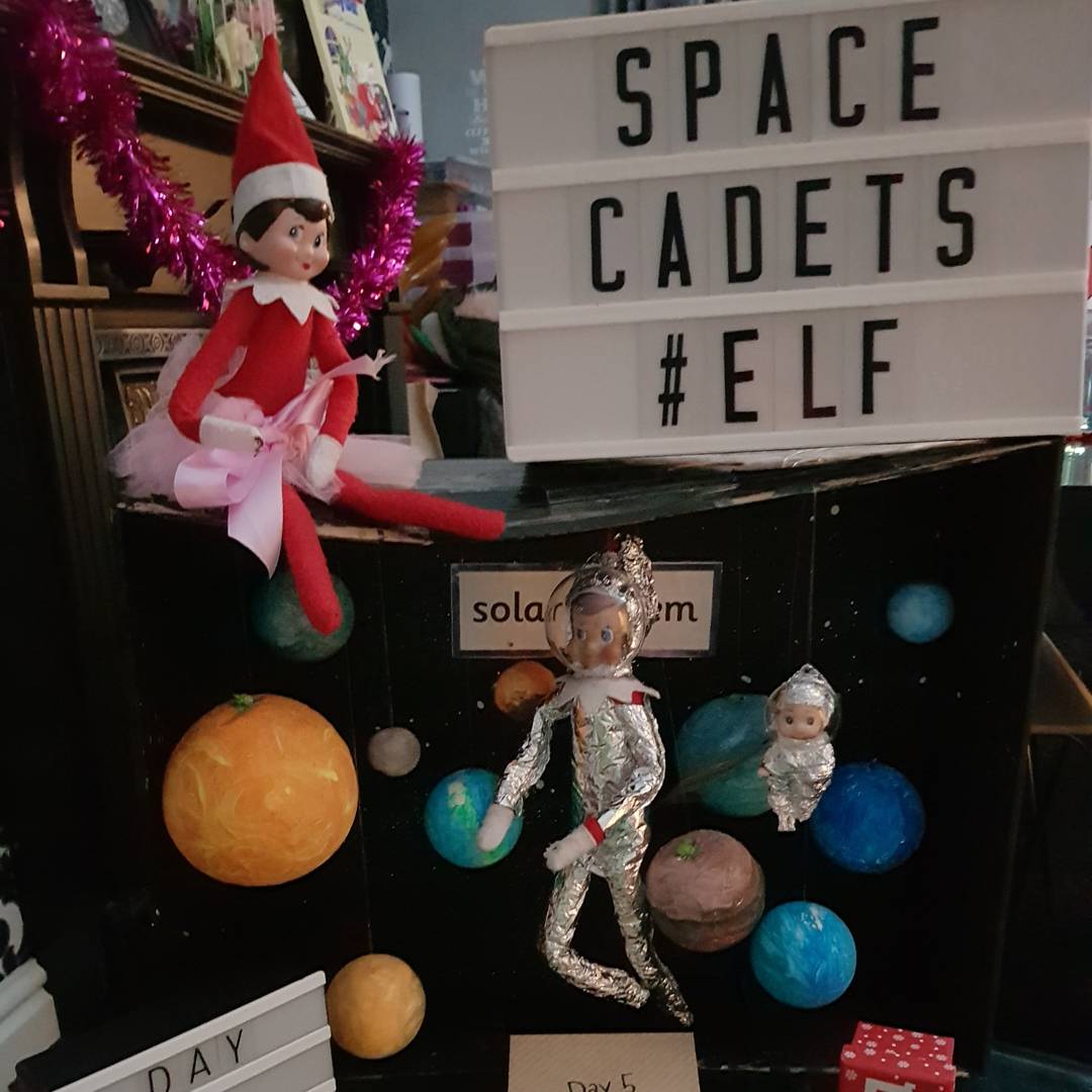 ArtiPartiFaces's tweet photo. #elfontheshelf #day5 https://t.co/KwJmMiaTr1
