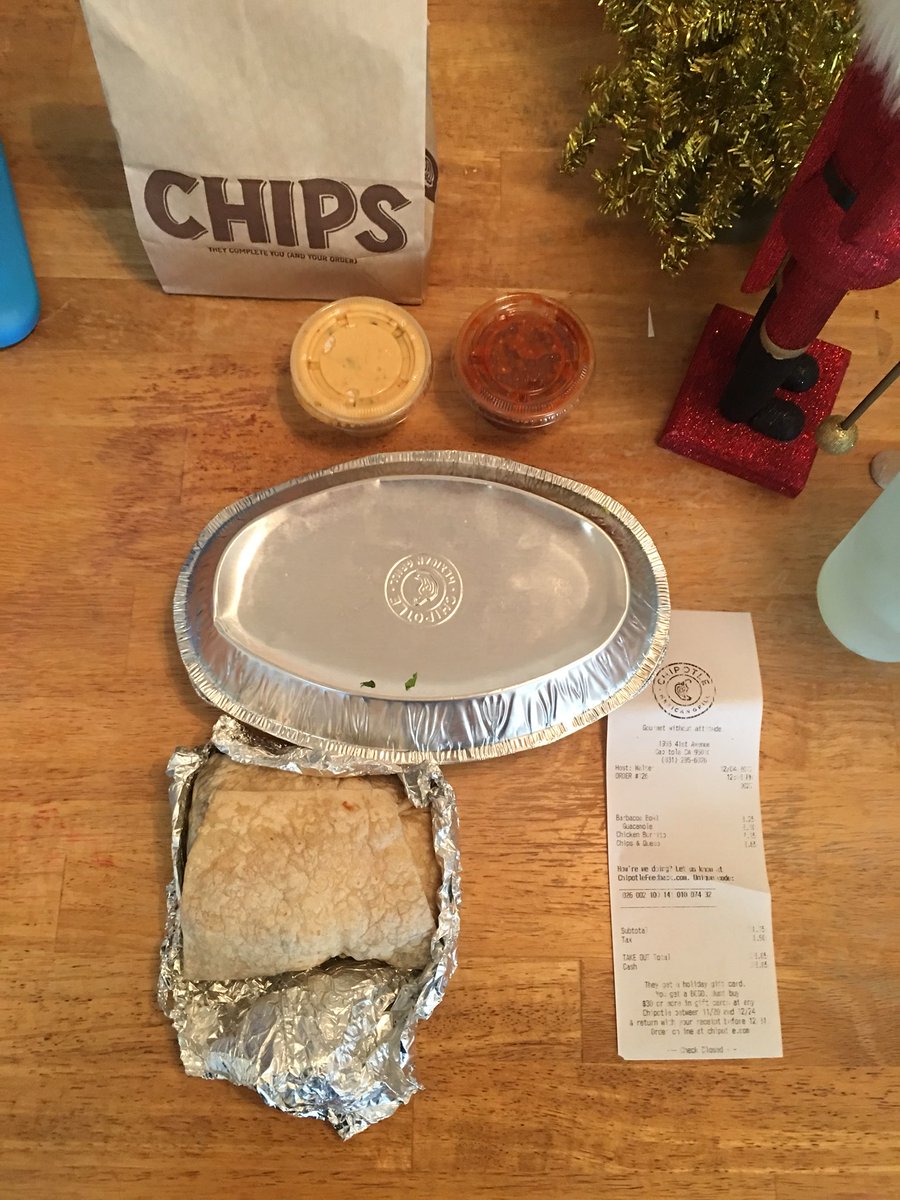 KellyWob's tweet photo. My #FirstTweet was going to be about how excited I was to try #Chipotlequeso, haven’t had chipotle since before being pregnant! 🌯🙃 But wtf @ChipotleTweets my burrito is half the size as the bowl, so small the tortilla overlaps! #whereistherestofmyburrito #stillhungry  #ugh https://t.co/bi7WYvq56p