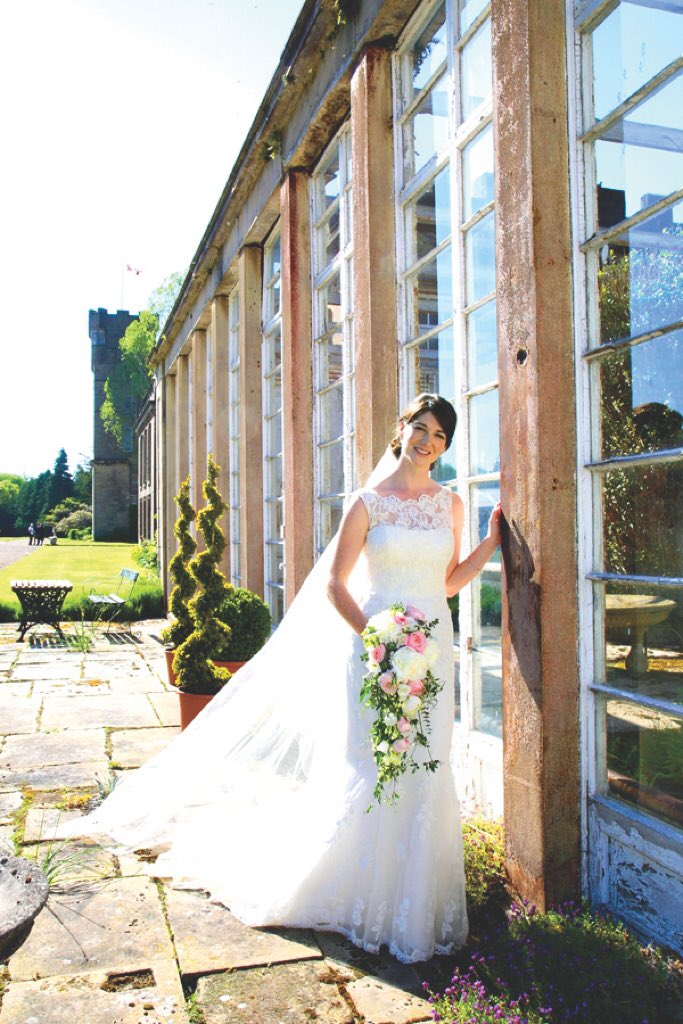 GordonCastle's tweet photo. We absolutely love seeing happy couples marrying at Gordon Castle π An exclusive use venue sleeping up to 18, dining for up to 40 and use of our beautiful orangery for up to 80. We do have limited availability in 2018 and are now taking bookings for 2019/2020. π°π» π #GCbride https://t.co/nTRHw4btMX