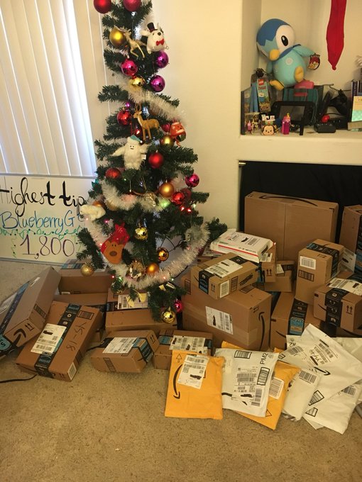 Bout to hop on and wrap all the presents you guys got me! 💕💕 you don&rsquo;t know a headache till you sharpie<a href="/tag/mvsales"class="tags"><span>#mvsales</span></a>