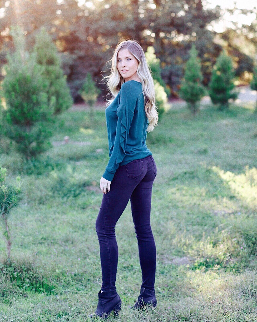 1 pic. Fun fact: my first job was at a Christmas tree farm as a cashier when I was 16 🌲 https://t.co/mwBfGolBtD