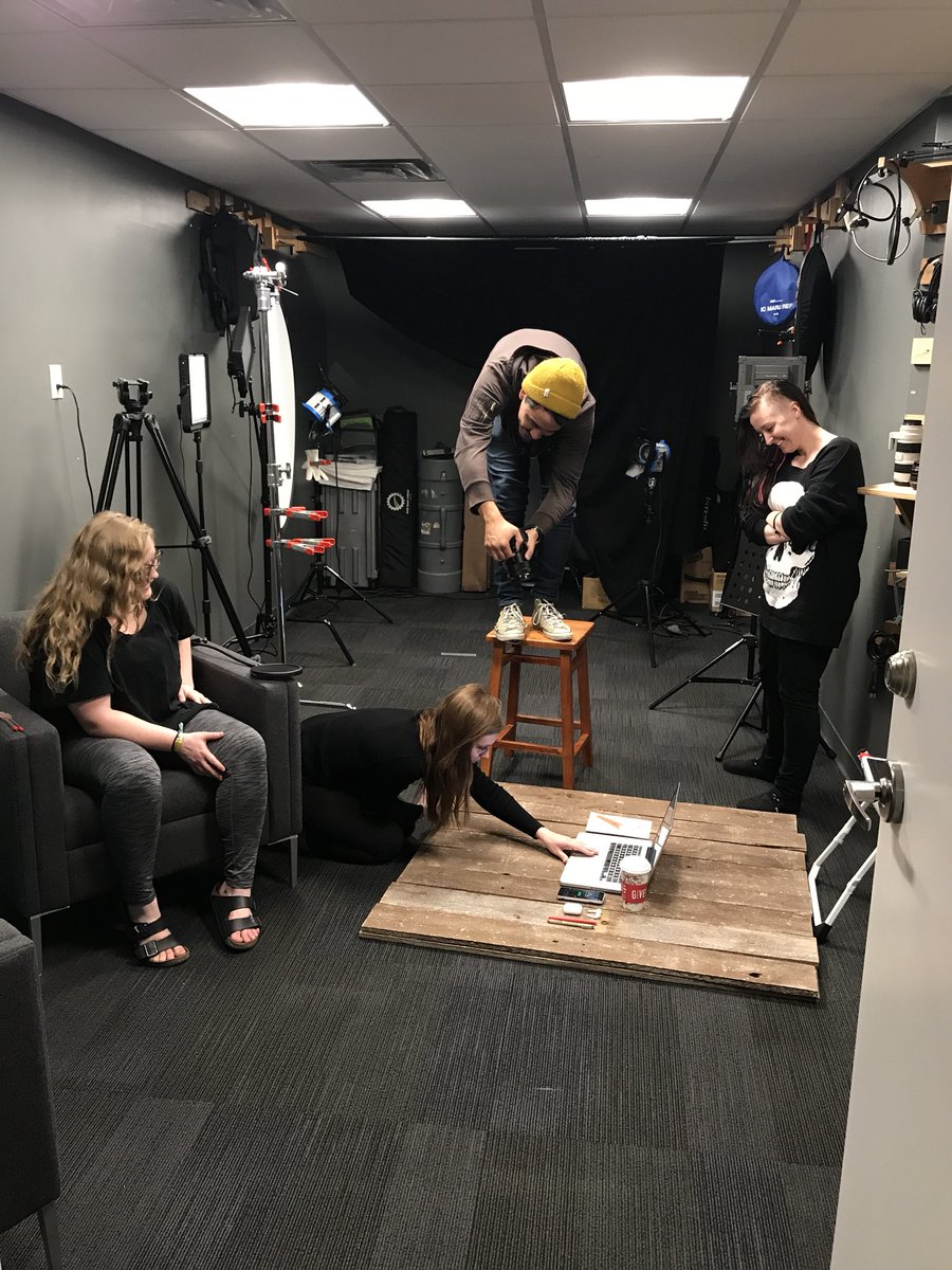 ouwebcomm's tweet photo. #TeamWebComm #BTS #handmodels https://t.co/QYW9Nu4ZLq