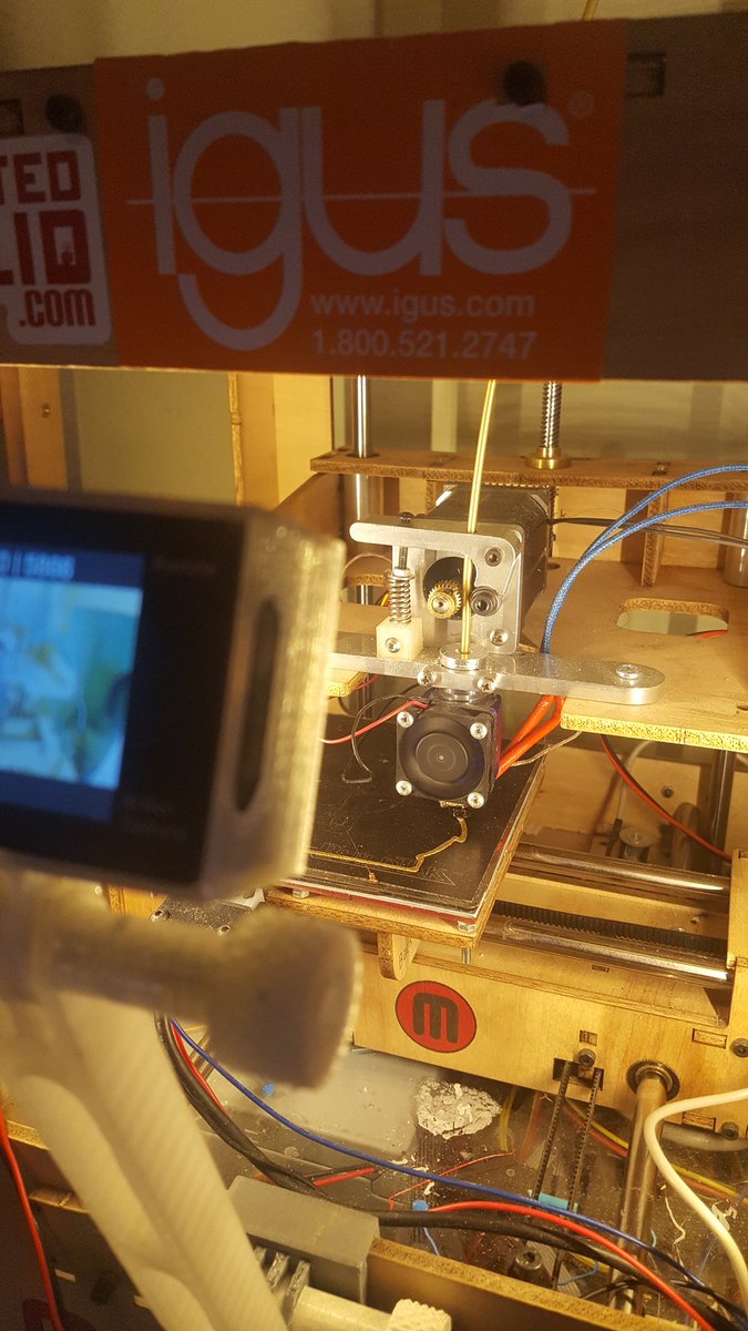 MakeItWithCal's tweet photo. Running some @esun3dfilament bronze [the freebie 🤗!] on my #thingomatic with the @ChuckHellebuyck santa countdown to christmas model! https://t.co/7p82rpUjPz