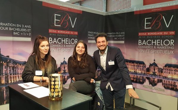 Les étudiants du Bachelor de l'EBV au salon Studyrama des Etudes Supérieures Nous étions présents lors du salon Studyrama, Hangar 14, vendredi 1er et samedi 02 décembre Des étudiants de 2è année ont présenté le Bachelor Commerce &amp;amp; Marketing Vin et... ecole-bordelaise-du-vin.fr/Les-etudiants-…