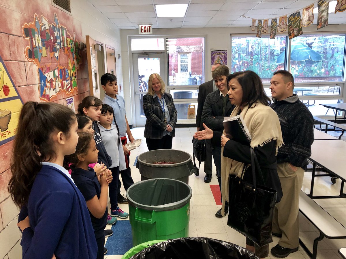 ilenviro's tweet photo. We had a great time touring the composting operation at @VonLinneElem with @SevenGensAhead @senirismartinez @debmell @RepJaimeAndrade #compost @CPSuccessCHI https://t.co/ah83hpD9XF