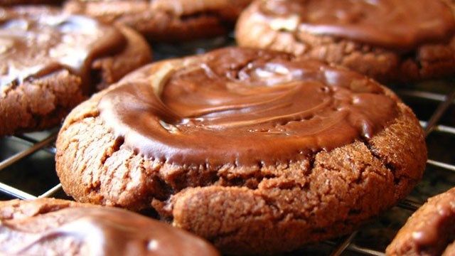 WFSBnews's tweet image. It's #NationalCookieDay. Here are the recipes to some of the most popular holiday cookies. Which one is your favorite? wfsb.com/link/758798/ho…