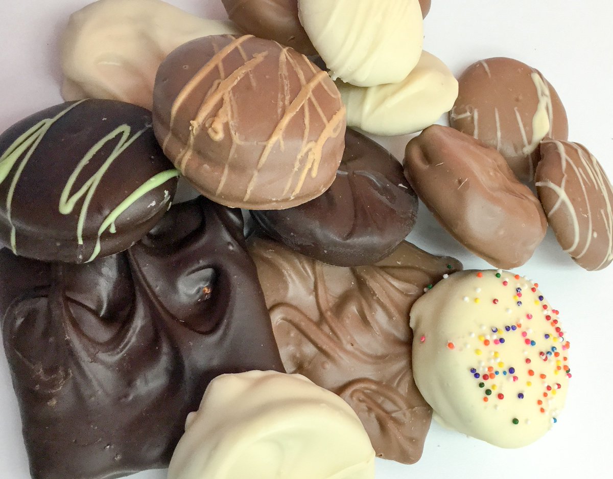 candykitchens's tweet photo. Nilla Wafers, Nutter Butters, Oreos, oh my! The only thing better than a cookie is a chocolate covered cookie! Candy Kitchens carries a variety of cookie confections! #nationalcookieday #sweets247 #cookies #oreos #vanillawafers #nutterbuttercookies #wonderfulworldofcandy https://t.co/c5kmr3sQRb