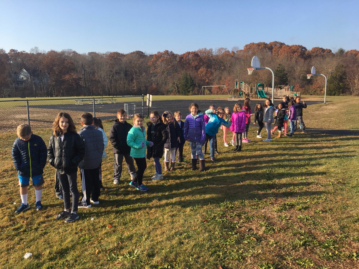 MrsHeldsTweets's tweet photo. Learning about forces and motion by playing Tug-of-War. #ClassVsClass #BoysVsGirls #OddVsEven #HandsOnLearning @ekellygorman @DrDtoscano https://t.co/4i4Q1Lu1EQ