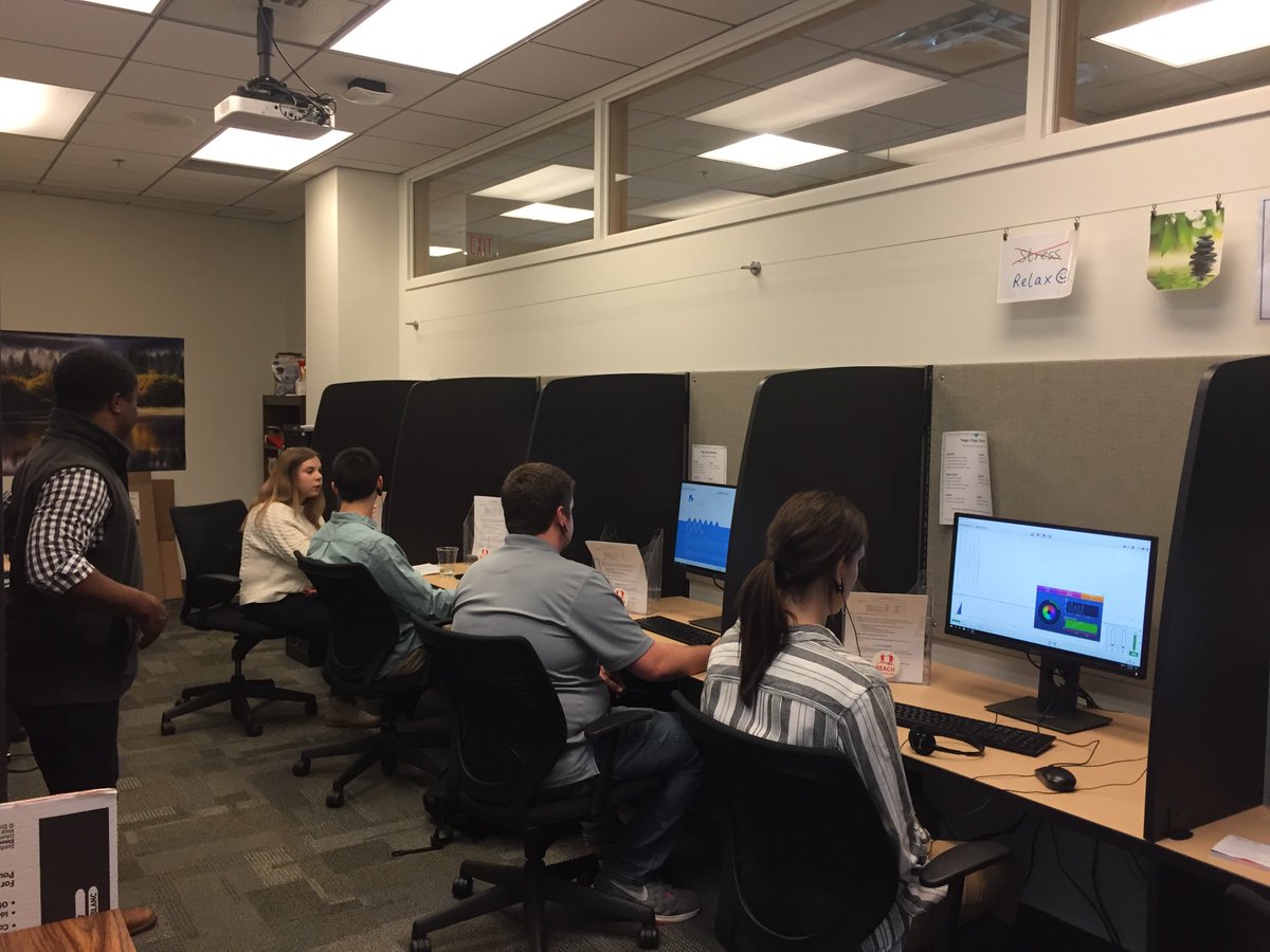 SMARTLabOSU's tweet image. Enjoying the chance to try biofeedback for the first time! Open house today 12-4!  @OSUehe @StudentLifeOSU @OSUEdStudies