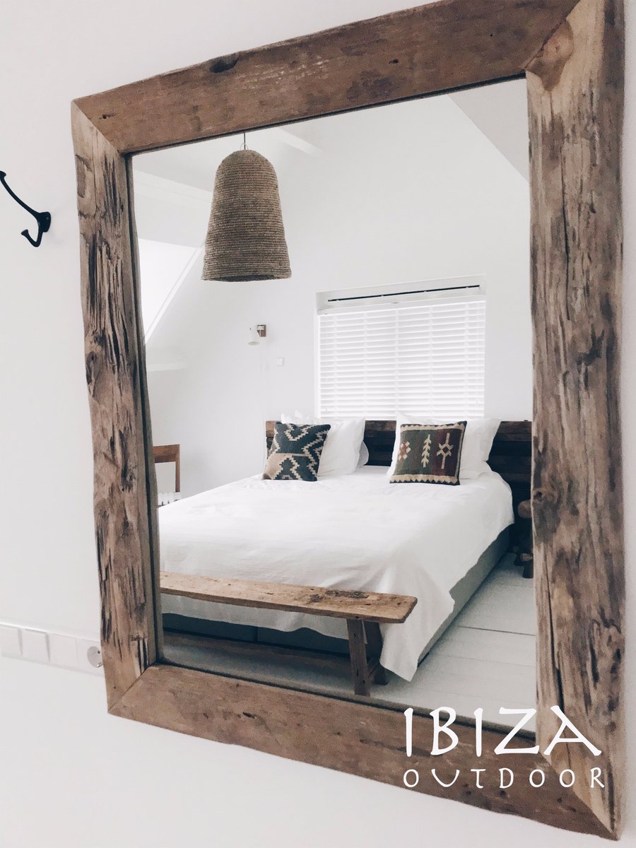IbizaOutdoor's tweet photo. Wauw! Mooie #foto met hierop ons #nachtkastje, nieuwe kussens, #raffialamp en een oud houten #bankje. Bij interesse mail naar ibizaoutdoor@gmail.com ook voor een afspraak in de loods #teakhout #teak #meubels #stijl https://t.co/S3IGNaK5Fx