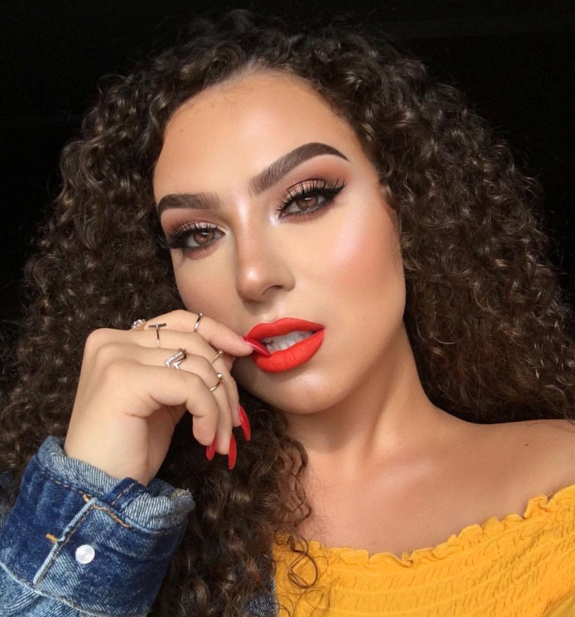 sarandaprapanik's tweet photo. ✨@MorpheBrushes #MorphexJaclynHill Palette @BenefitBeauty #BrowZing 04 &amp; High Brow @houseoflashes Noir Fairy Lashes @ABHcosmetics Spicy Lip https://t.co/mZmsj5Pdcy