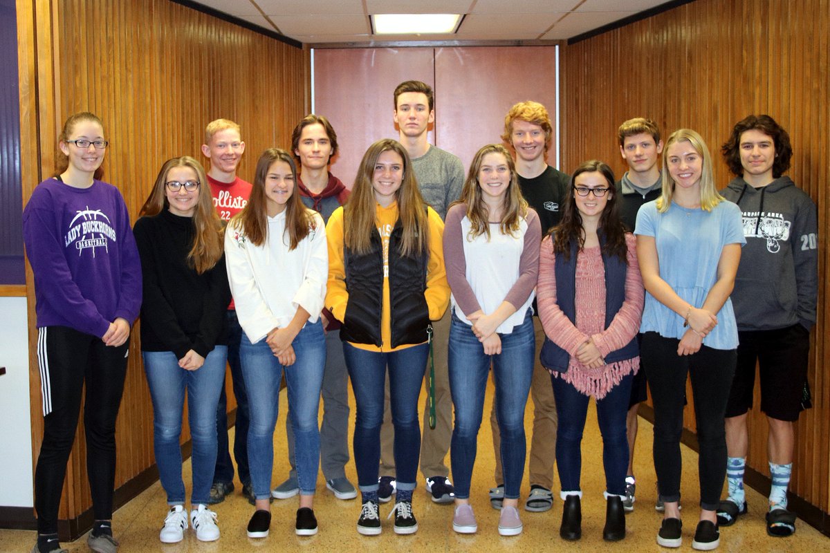 wmjdeaton's tweet photo. In the mid-week @TheNewsEagle1 @paupackswim season preview! Meet some of this years' juniors and seniors. https://t.co/HMfN4Loinj