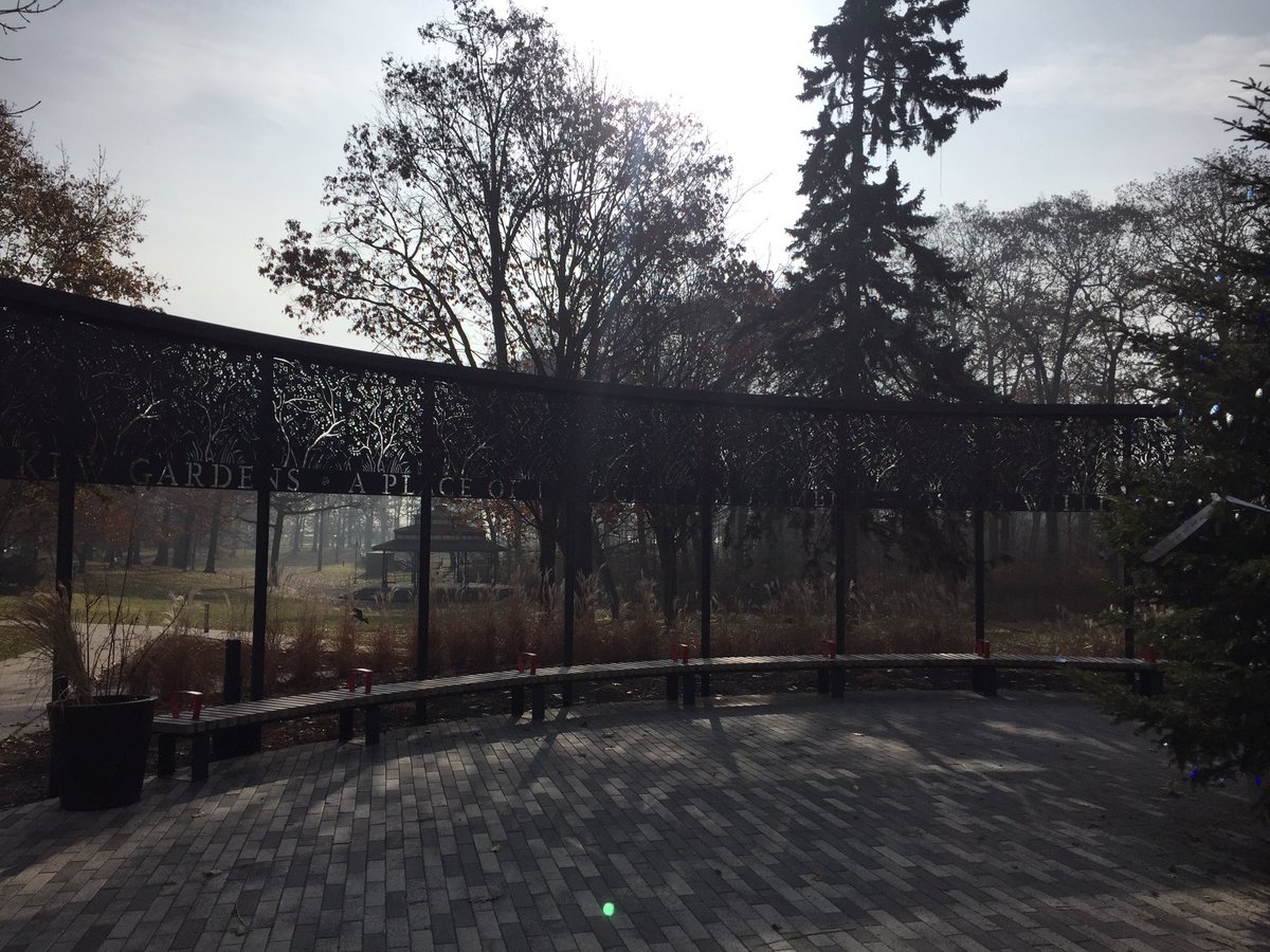 alexbcarr's tweet photo. Great new landscaping, public art, and benches at Kew Garden Park and Beaches public library in #Toronto | #placemaking https://t.co/mZuc4OvHAU