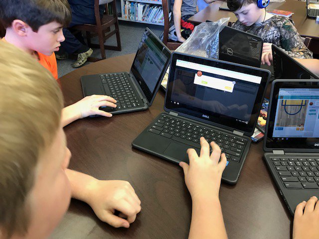 BrickLovesBooks's tweet image. Bonlee is getting their coding on! We had students finish the Sports Tutorial! - @StephenCurry30 check out our awesome coders! #Synergizing #pairedprogramming #HourOfCode #twomindsbetterthanone