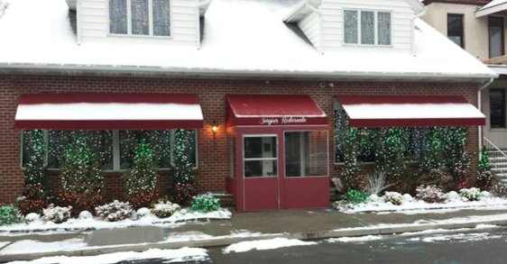 gssawning's tweet image. Don&apos;t be caught off guard when the snow arrives. Be prepared, and install a vestibule - perfect for keeping the cold air out of your business! Learn more here: bit.ly/2kNNTVS #Vestibule #NY #Westchester #Snow #Restaurant